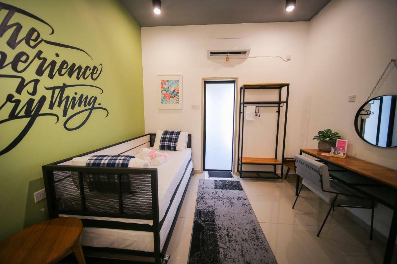 The Best Hotel In Bayan Lepas - The Lov Penang Экстерьер фото